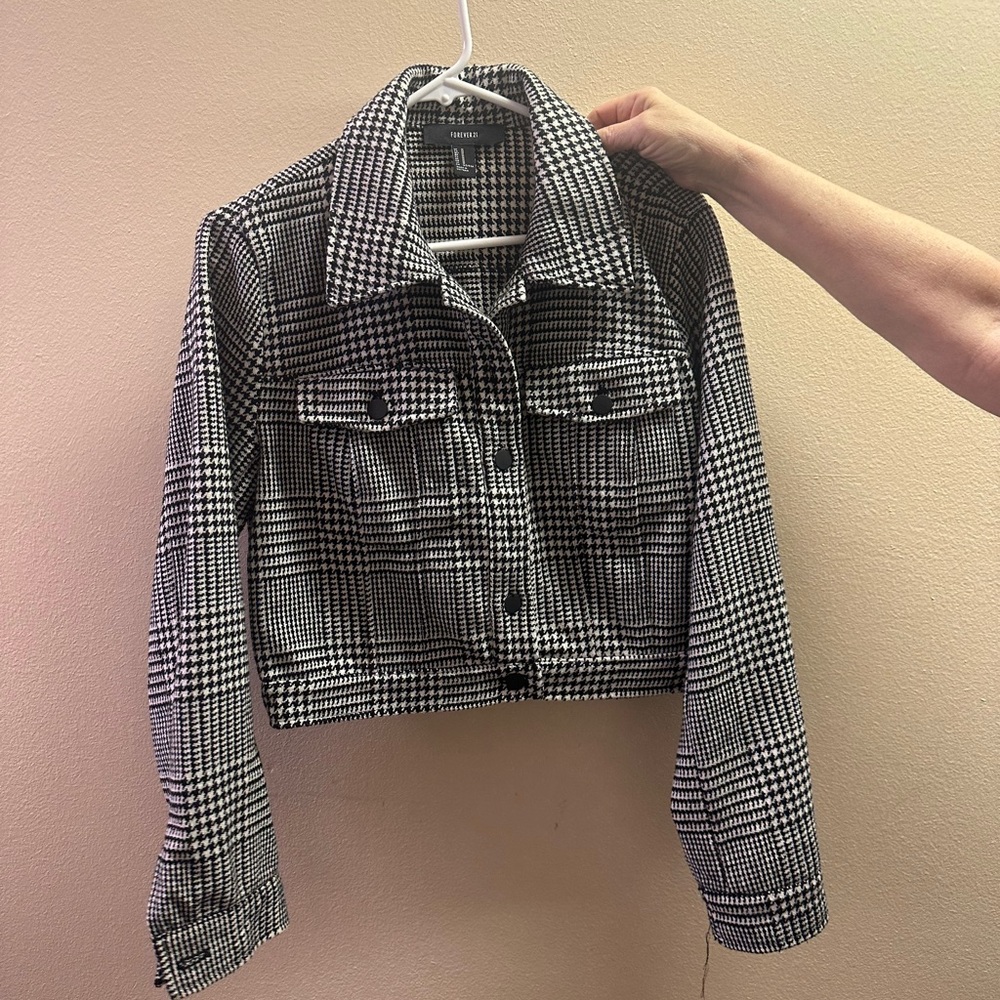 NEW FOREVER 21 CROPPED JACKET BLK/WHITE CHECK SOFT! SIZE M
